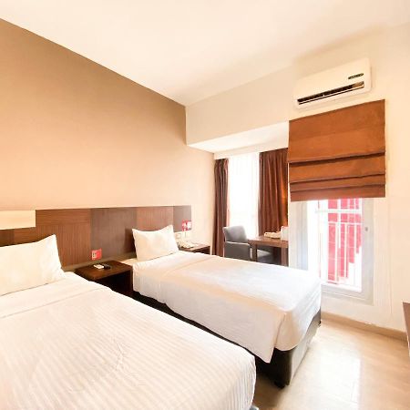 Hotel Gunawangsa Merr Сурабая Екстериор снимка