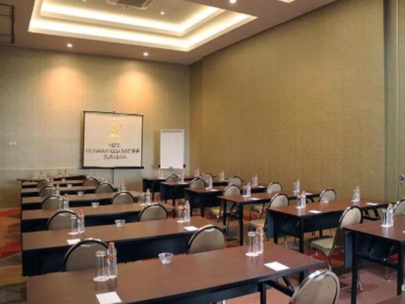 Hotel Gunawangsa Merr Сурабая Екстериор снимка