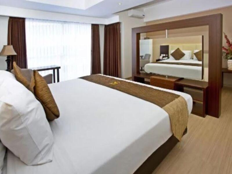 Hotel Gunawangsa Merr Сурабая Екстериор снимка