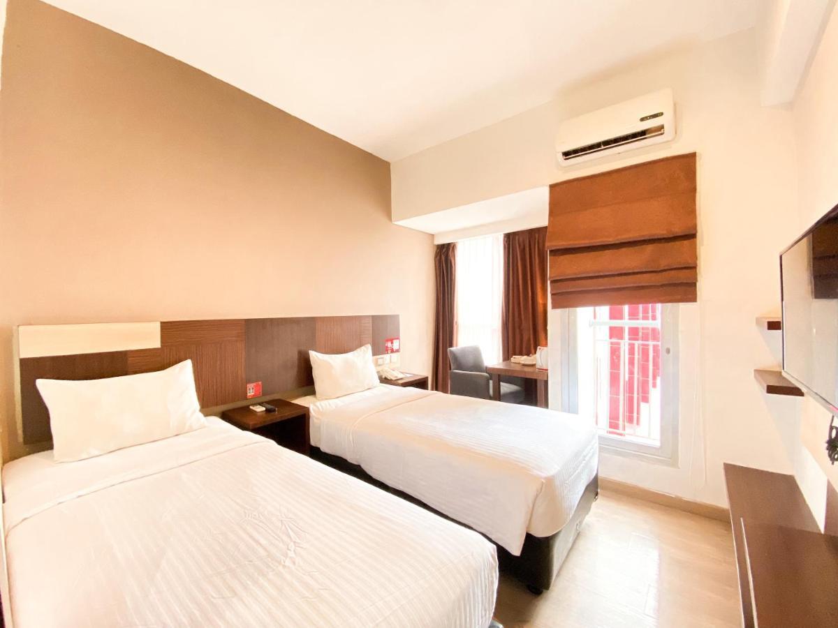 Hotel Gunawangsa Merr Сурабая Екстериор снимка