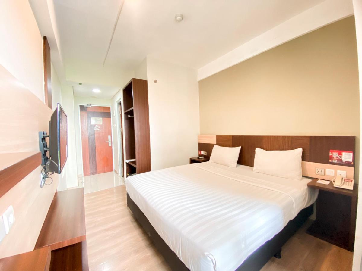 Hotel Gunawangsa Merr Сурабая Екстериор снимка