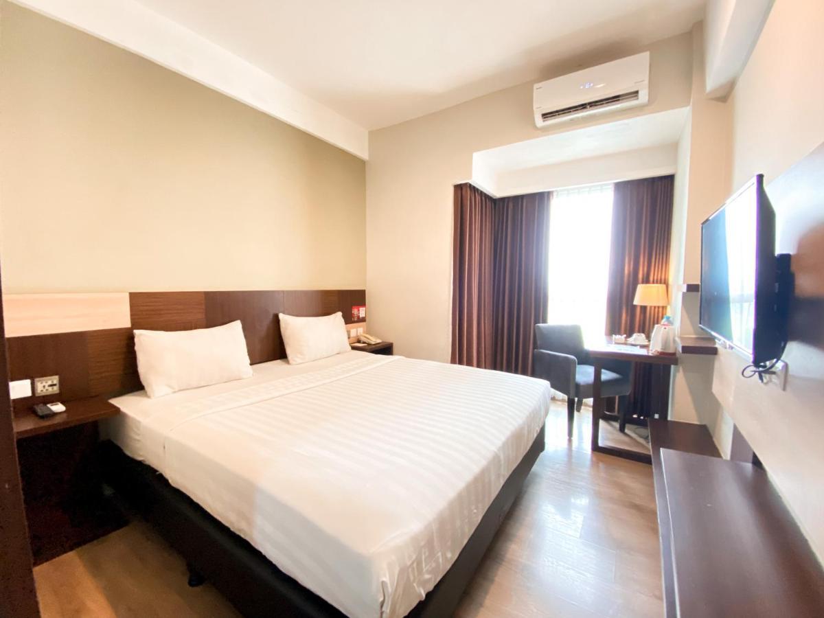 Hotel Gunawangsa Merr Сурабая Екстериор снимка