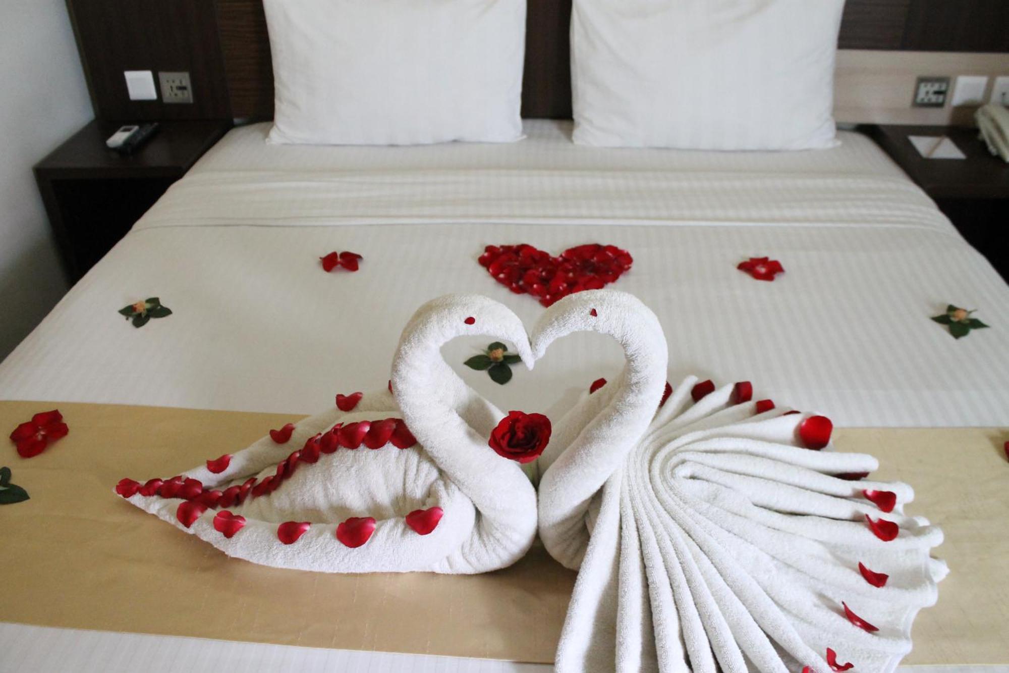 Hotel Gunawangsa Merr Сурабая Екстериор снимка
