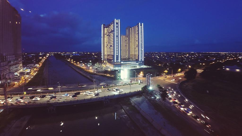 Hotel Gunawangsa Merr Сурабая Екстериор снимка