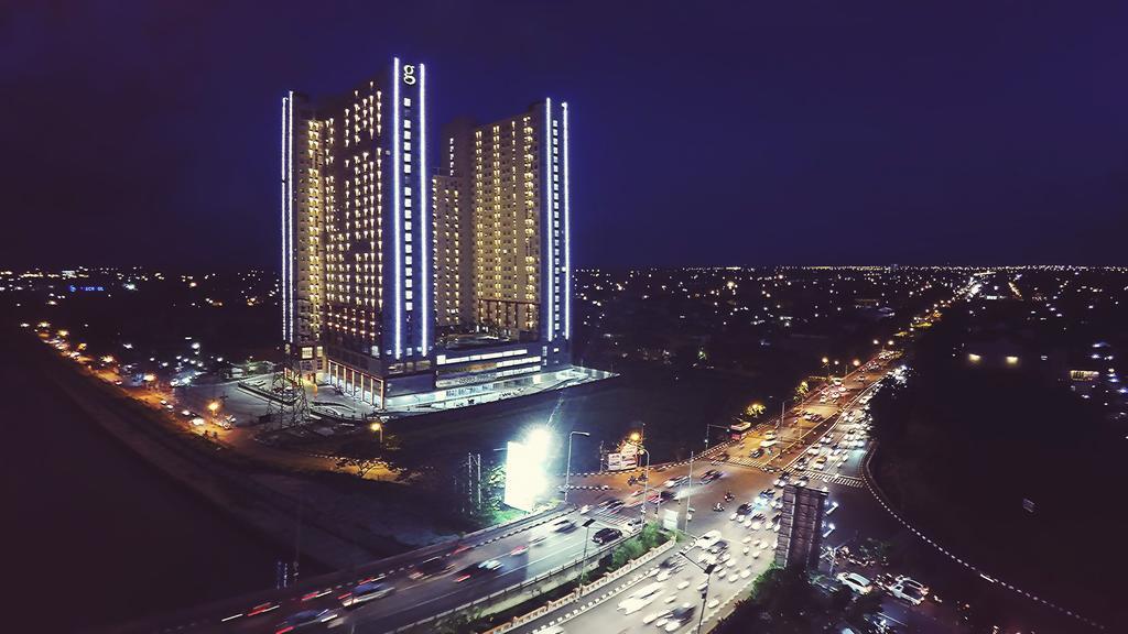 Hotel Gunawangsa Merr Сурабая Екстериор снимка