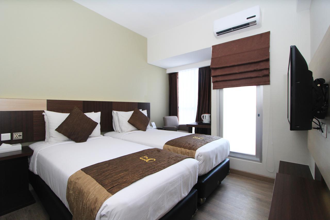 Hotel Gunawangsa Merr Сурабая Екстериор снимка