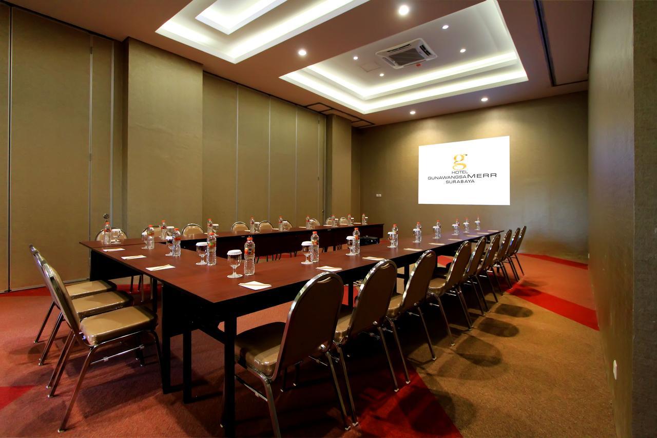 Hotel Gunawangsa Merr Сурабая Екстериор снимка