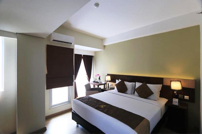 Hotel Gunawangsa Merr Сурабая Екстериор снимка