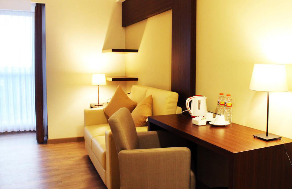 Hotel Gunawangsa Merr Сурабая Екстериор снимка