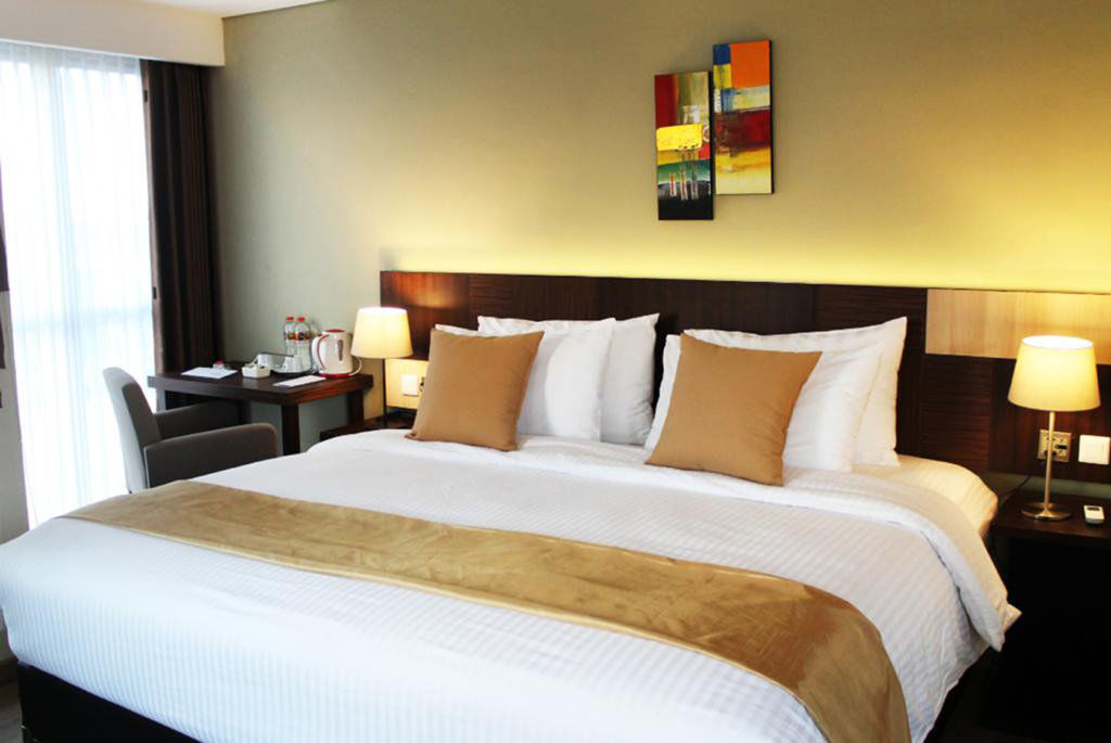 Hotel Gunawangsa Merr Сурабая Екстериор снимка