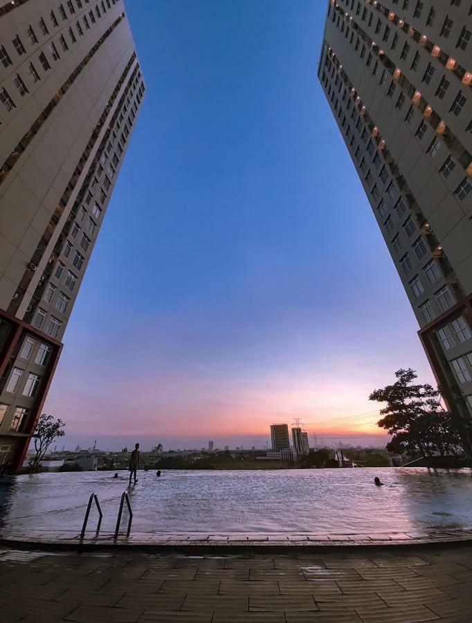 Hotel Gunawangsa Merr Сурабая Екстериор снимка