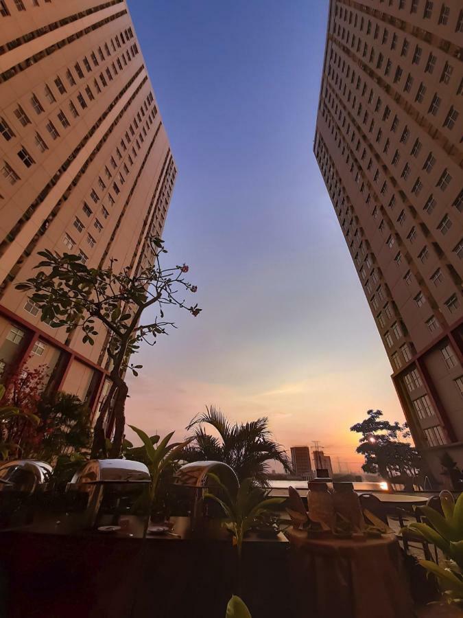 Hotel Gunawangsa Merr Сурабая Екстериор снимка